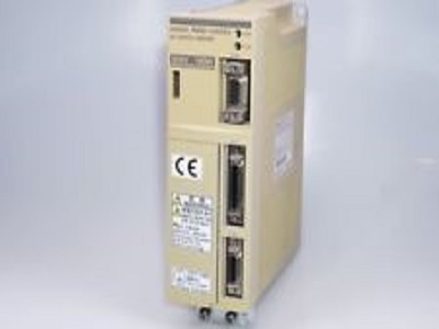 OMRON AC SERVO DRIVER (R88D-UA04V)