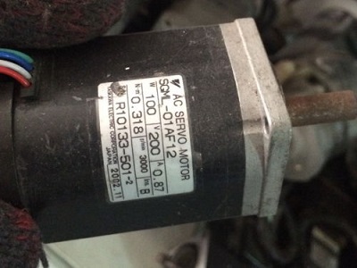 YASKAWA AC SERVO MOTOR (SGML-01AF12)